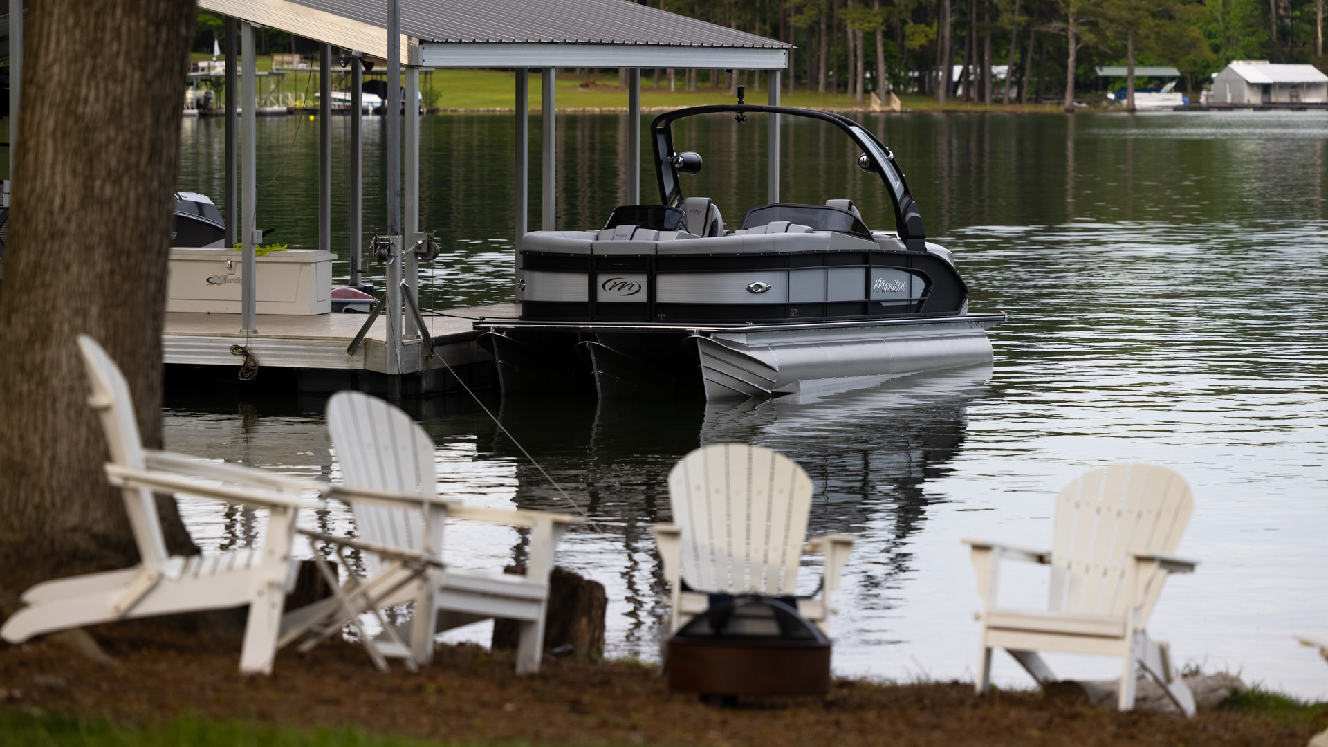 TRITOON VS. PONTOON – WHAT'S THE DIFFERENCE?