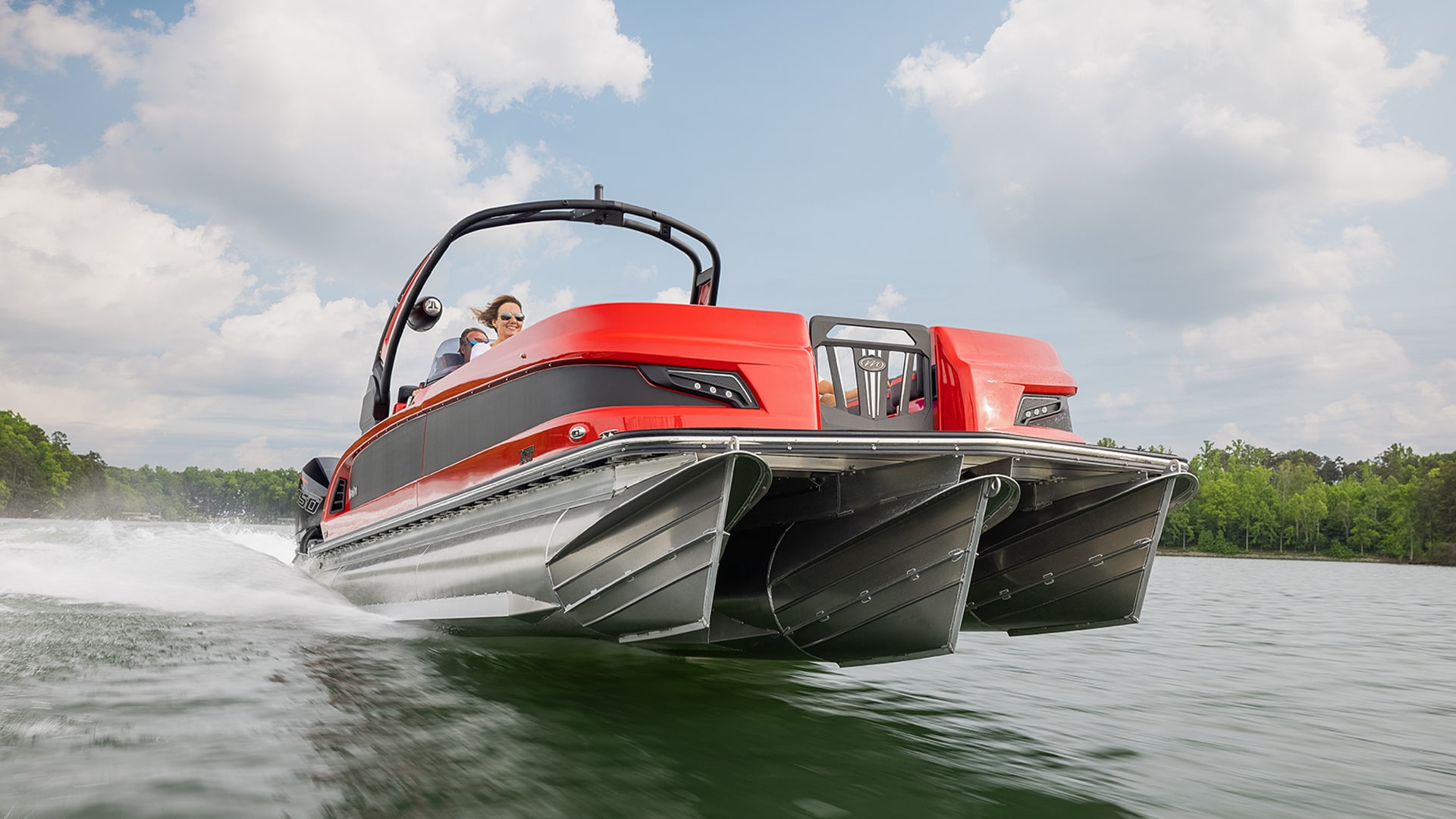 Hull Technology in action on a Manitou Pontoon Boat