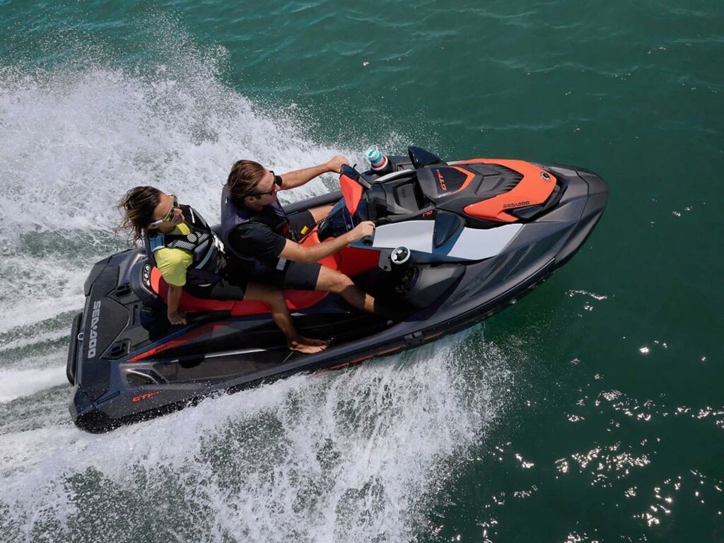 Notre technologie Rotax connue pour ses performances avec nos Sea-Doo arrive dans nos modèle de ponton Manitou