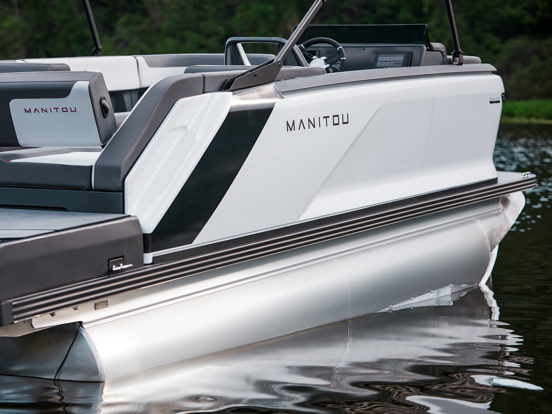 Exterior of a 2023 Manitou Cruise