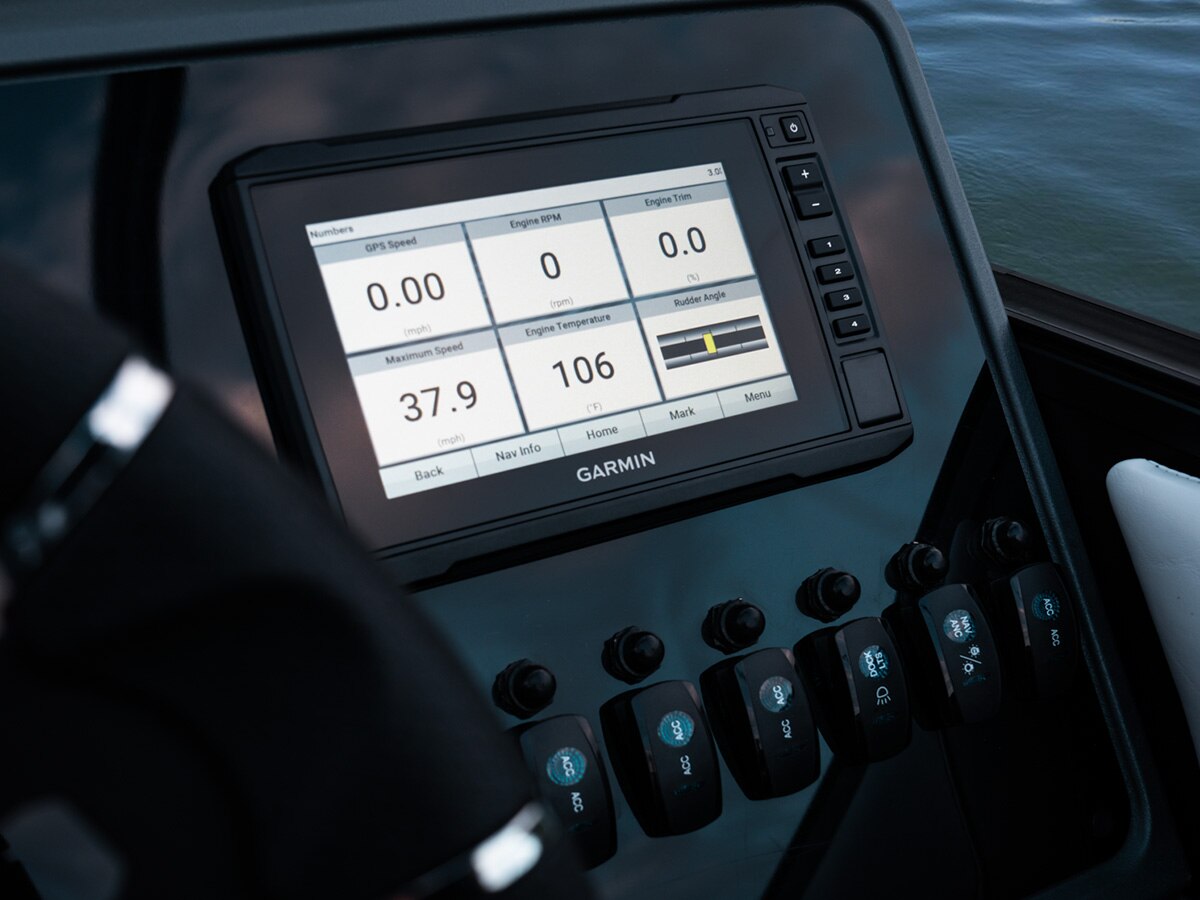 Garmin touchscreen device of a Manitou Explore pontoon boat