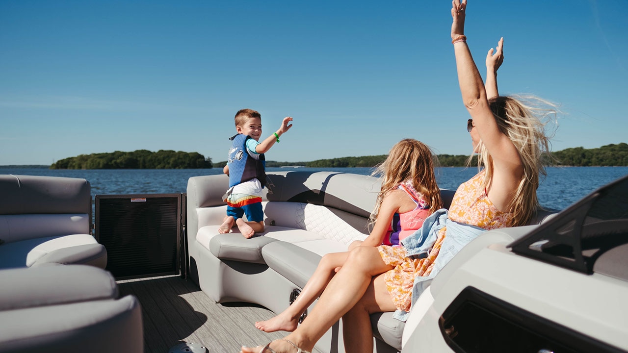 Planning a family day on a Pontoon Boat - Manitou
