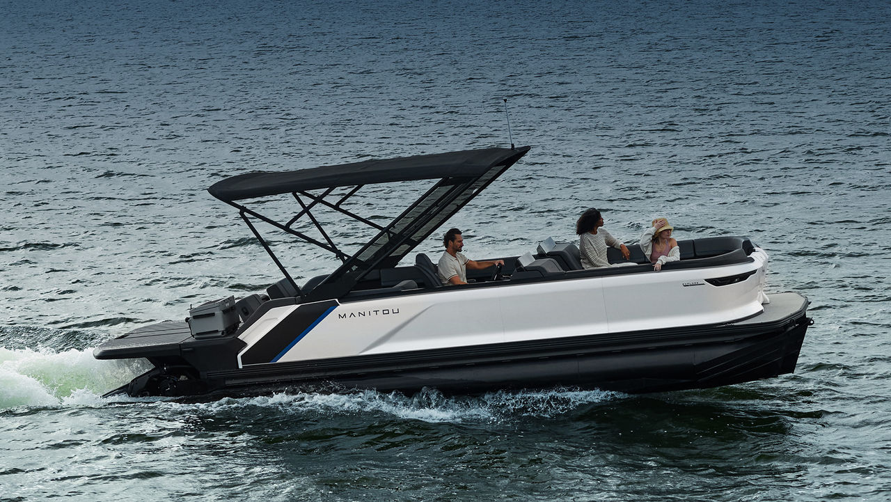 2025 Luxury Tritoon Pontoon Boats Manitou